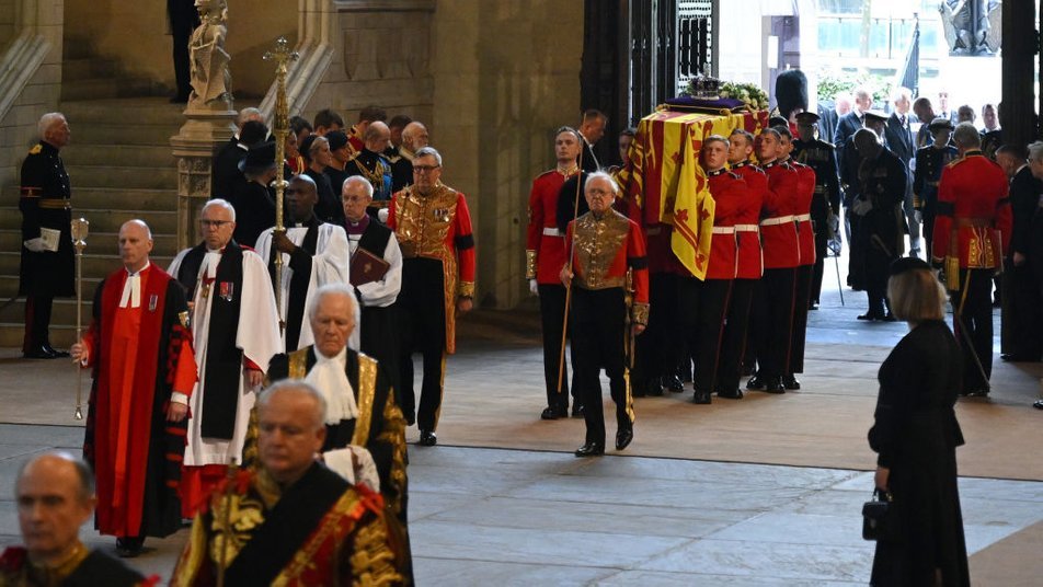 Труну з тілом королеви Єлизавети ІІ доставили у Вестмінстерський палац