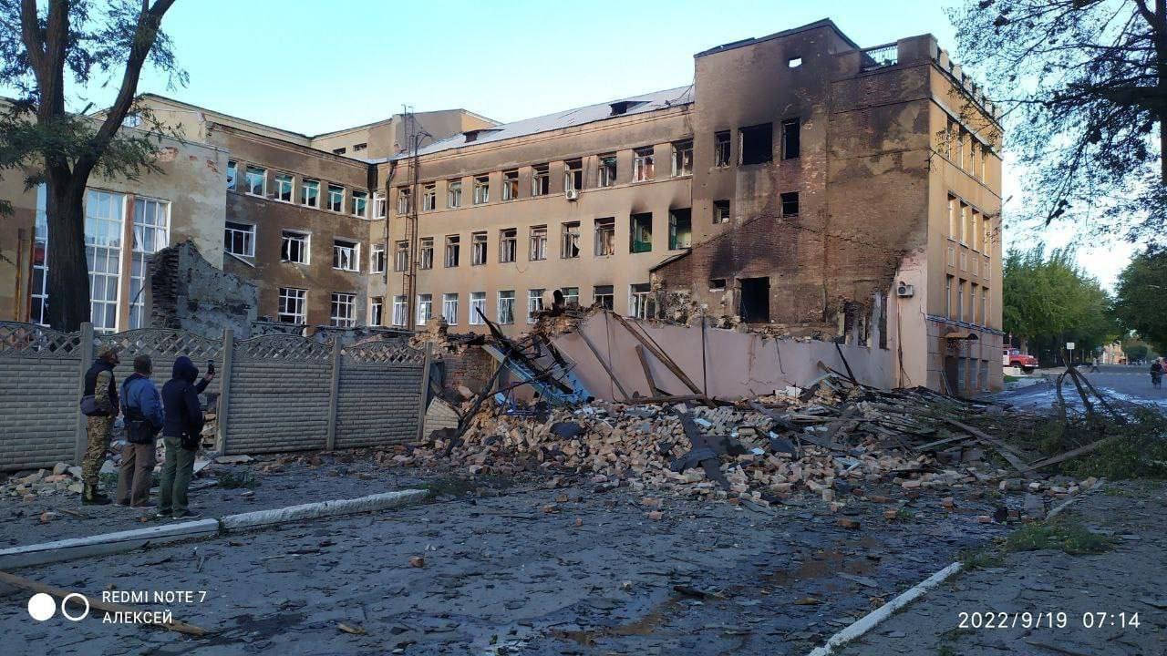 В Кадіївці знищена база окупантів в місцевому Палаці Культури – Сергій Гайдай