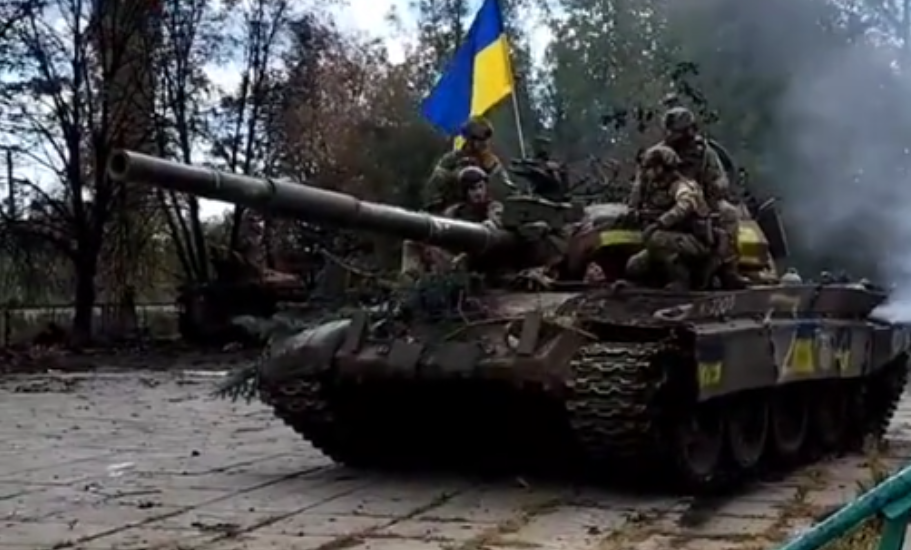 Українські бійці показали трофейний російський танк Т-62М (ВІДЕО)