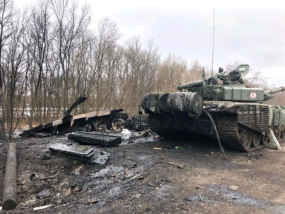 Українські бійці знищили російський танк дроном-камікадзе. ВІДЕО