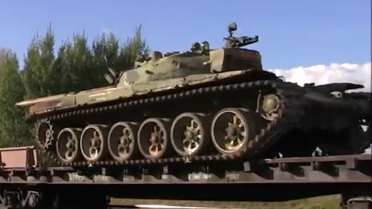Армія рф почала знімати з баз зберігання найдавніші версії Т-72
