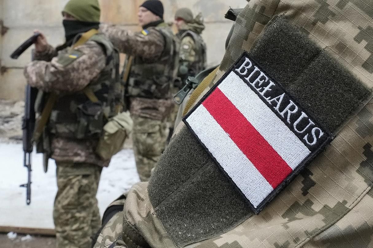 Білоруські добровольці з полку Калиновського затрофеїли російську гармату. ВIДЕО