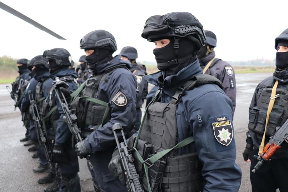 Поліцейські показали, як збили ворожий дрон у Києві зі стрілецької зброї. ВІДЕО
