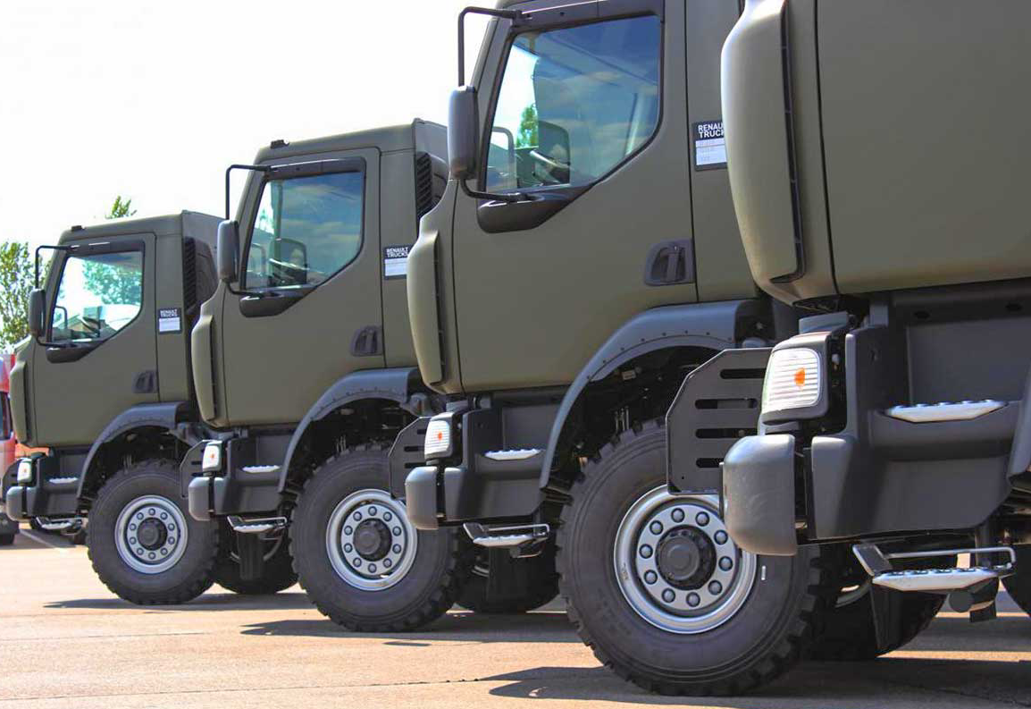 Євросоюз передав ЗСУ 16 вантажівок Renault