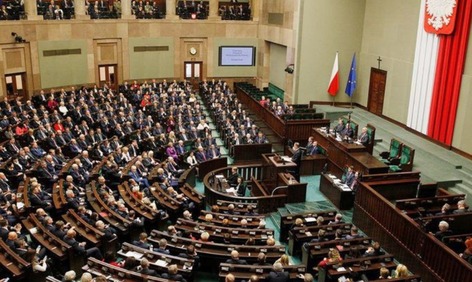 Сенат Польщі ухвалив резолюцію про визнання режиму в рф терористичним
