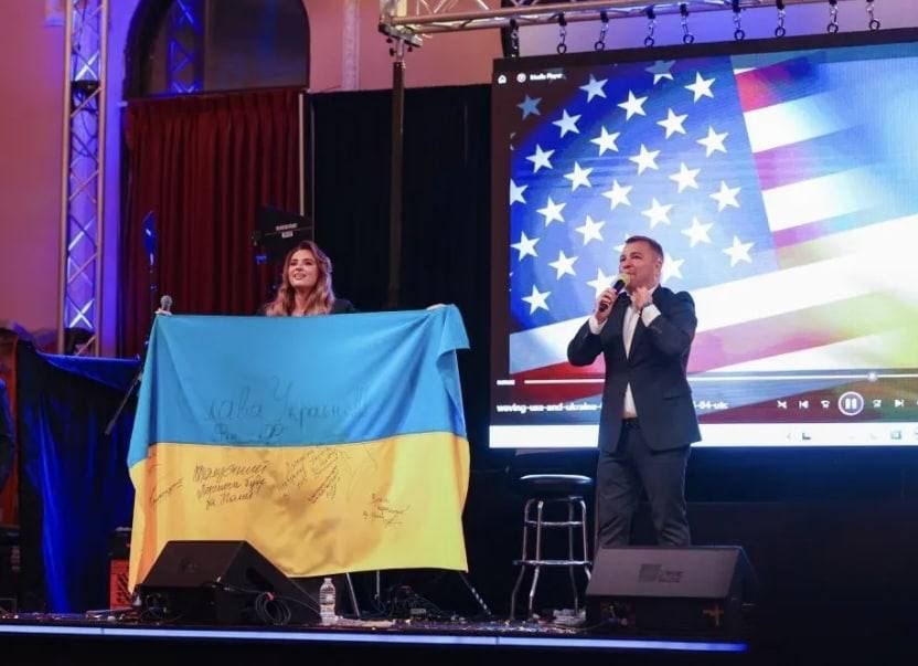 В Чикаго на аукціоні продали український прапор за 69 тисяч доларів