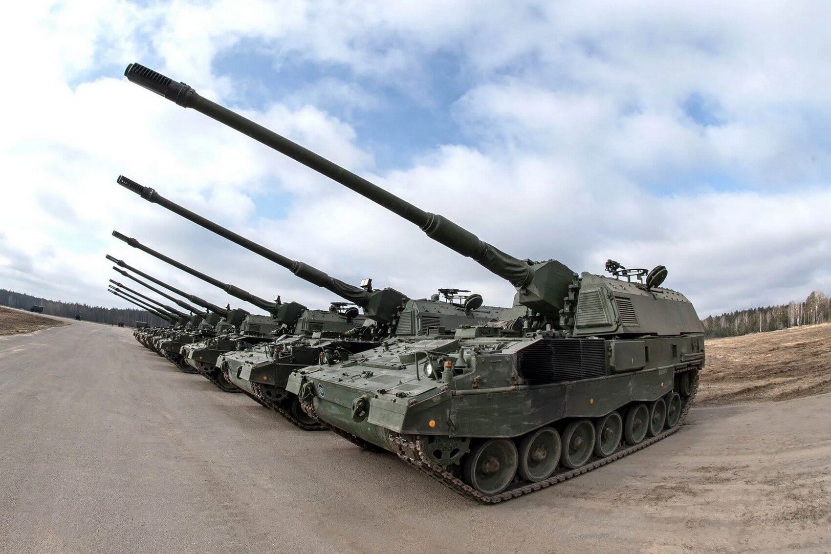 Україна отримала від Італії важку артилерію, САУ, ракетні комплекси і бронетранспорт – Ірина Верещук