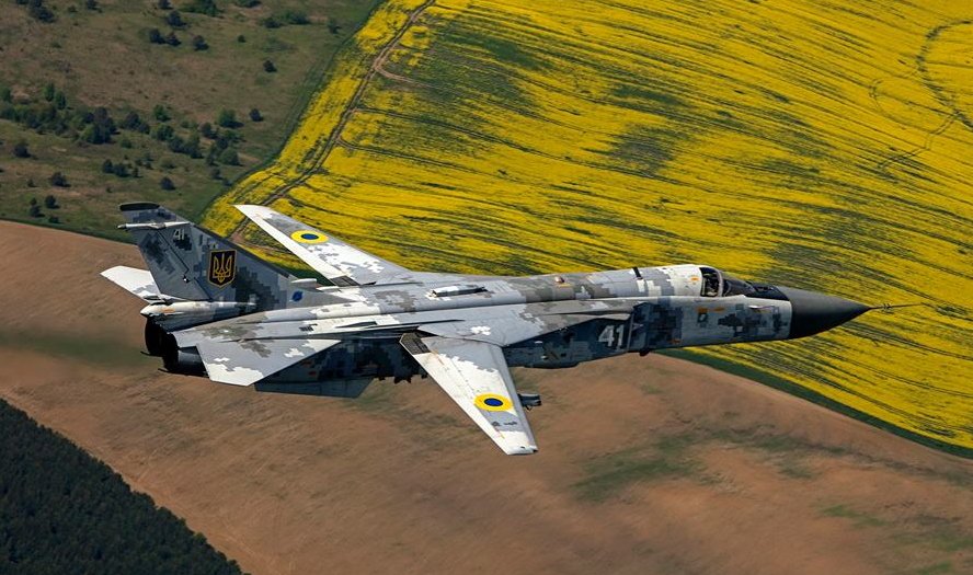 З’явилися унікальні кадри бойової роботи українського бомбардувальника Су-24М. ВІДЕО