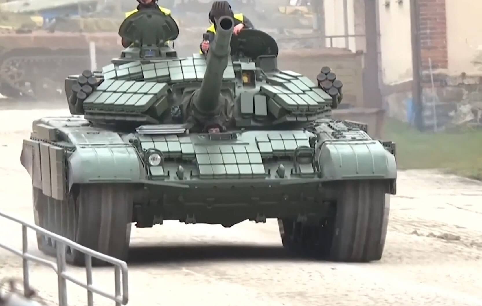 Excalibur Army модернізує 90 танків для України