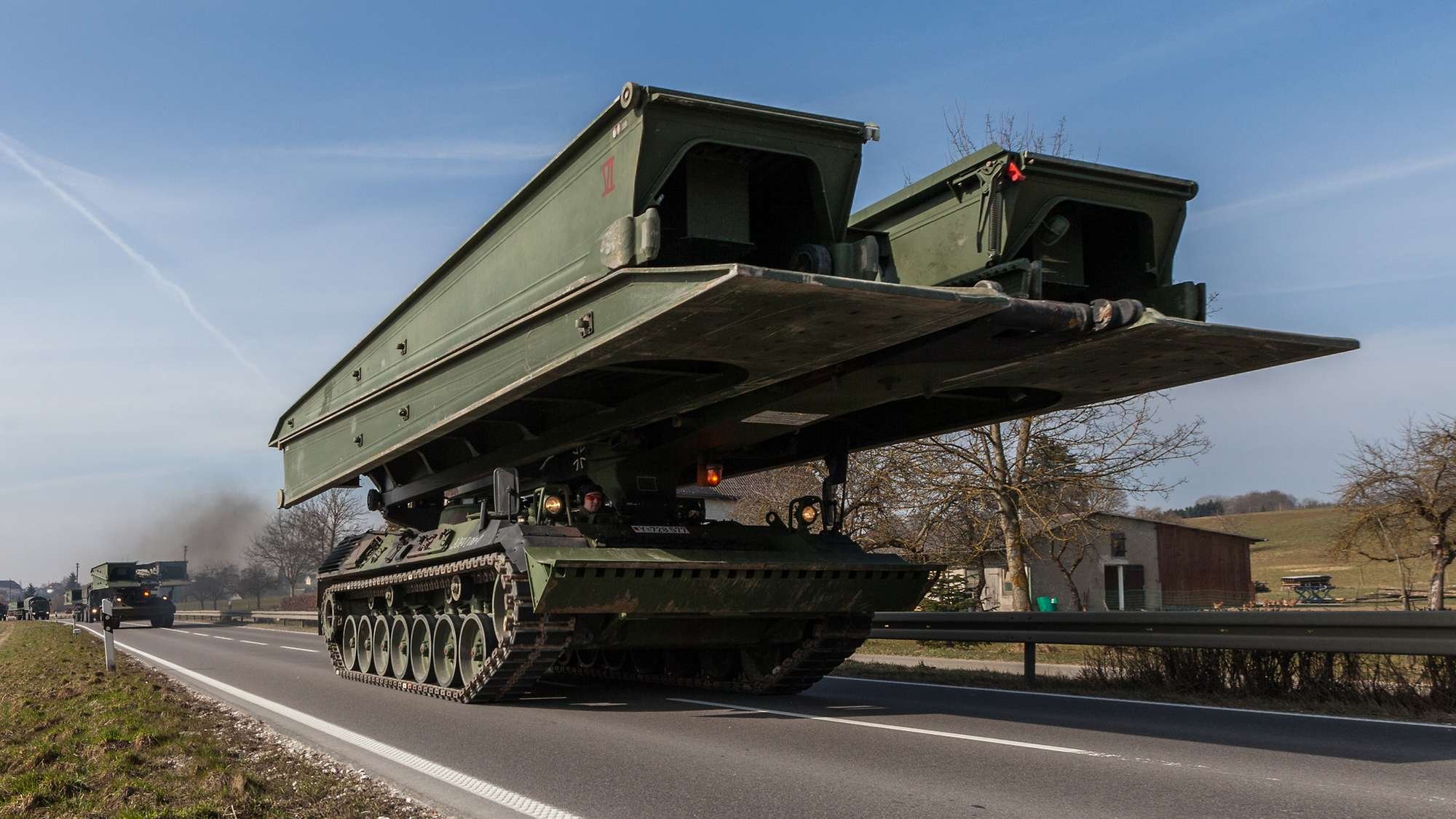 Німеччина передасть Україні 16 броньованих мостоукладальників Biber