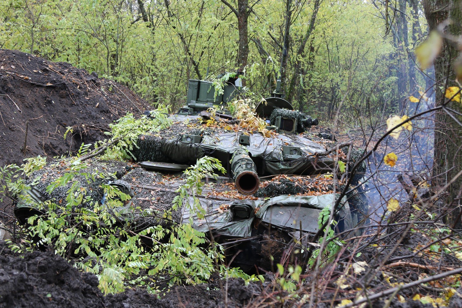 Бійці 30-ї бригади захопила новітній російський Т-90М та Т-80У. ФОТО