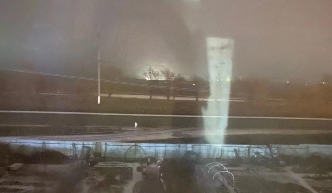 На російській авіабазі в Енгельсі сталися вибухи. ВІДЕО