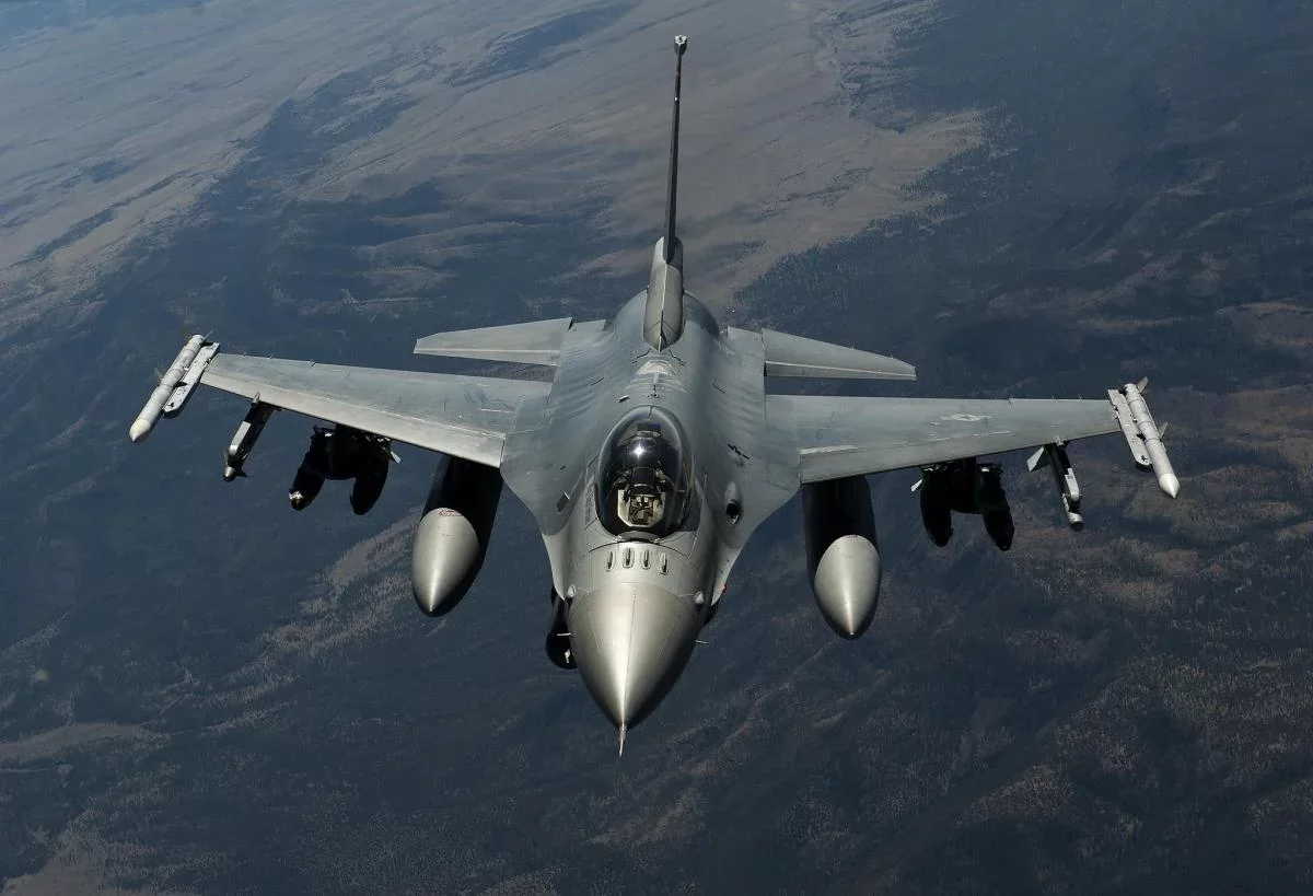 Нідерланди готові розглянути передачу Україні винищувачів F-16