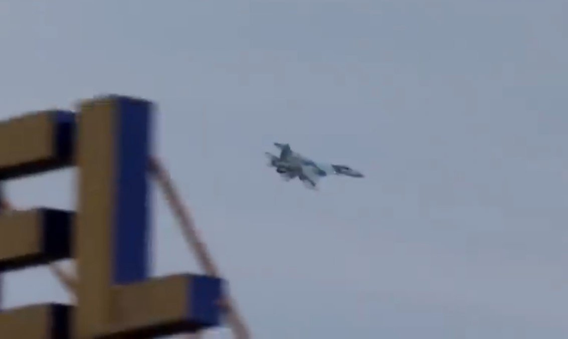 Українські Су-27 стали на захист неба Бахмута. ВІДЕО