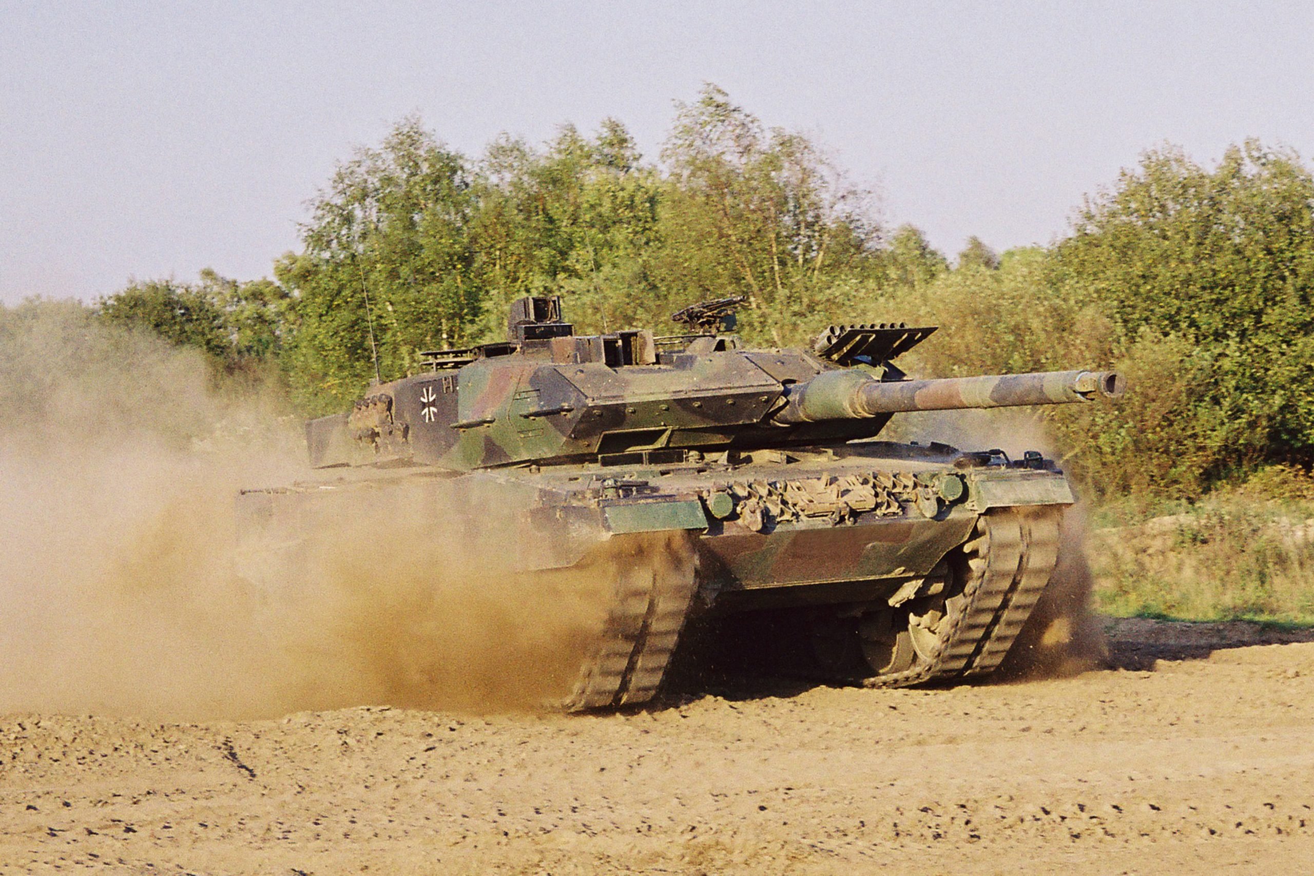 У Німеччині анонсували рішення щодо танків для України