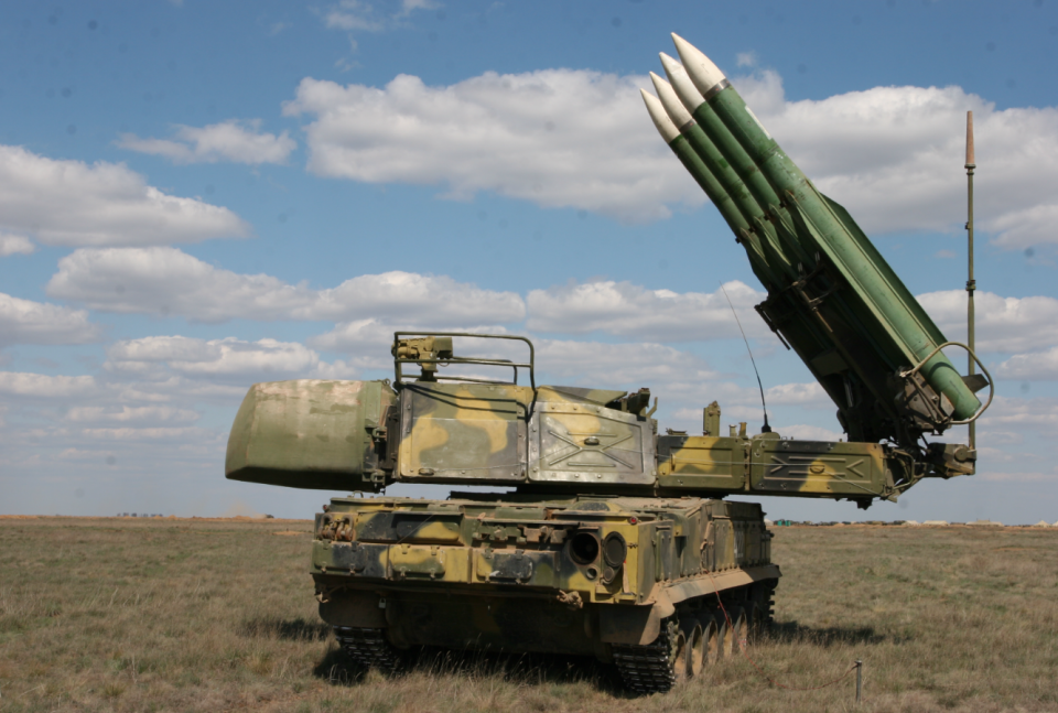Російські окупанти завдають черговий ракетний удар: вже відомо про перші збиті ракети