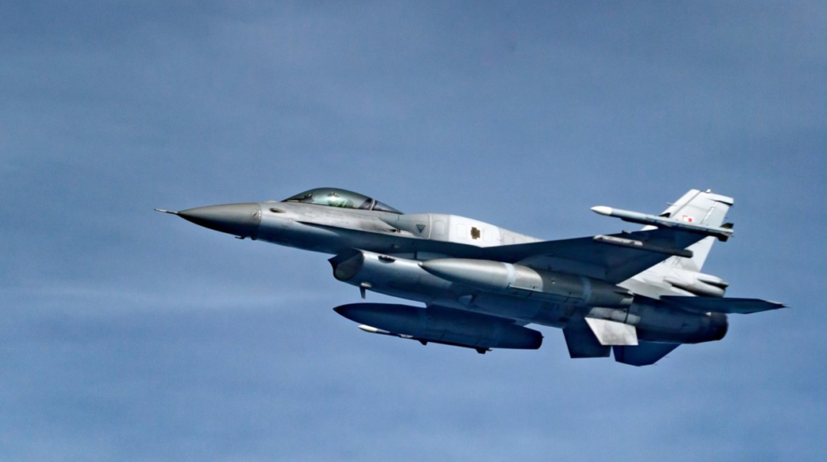 Данілов натякає на передачу F-16. ВІДЕО