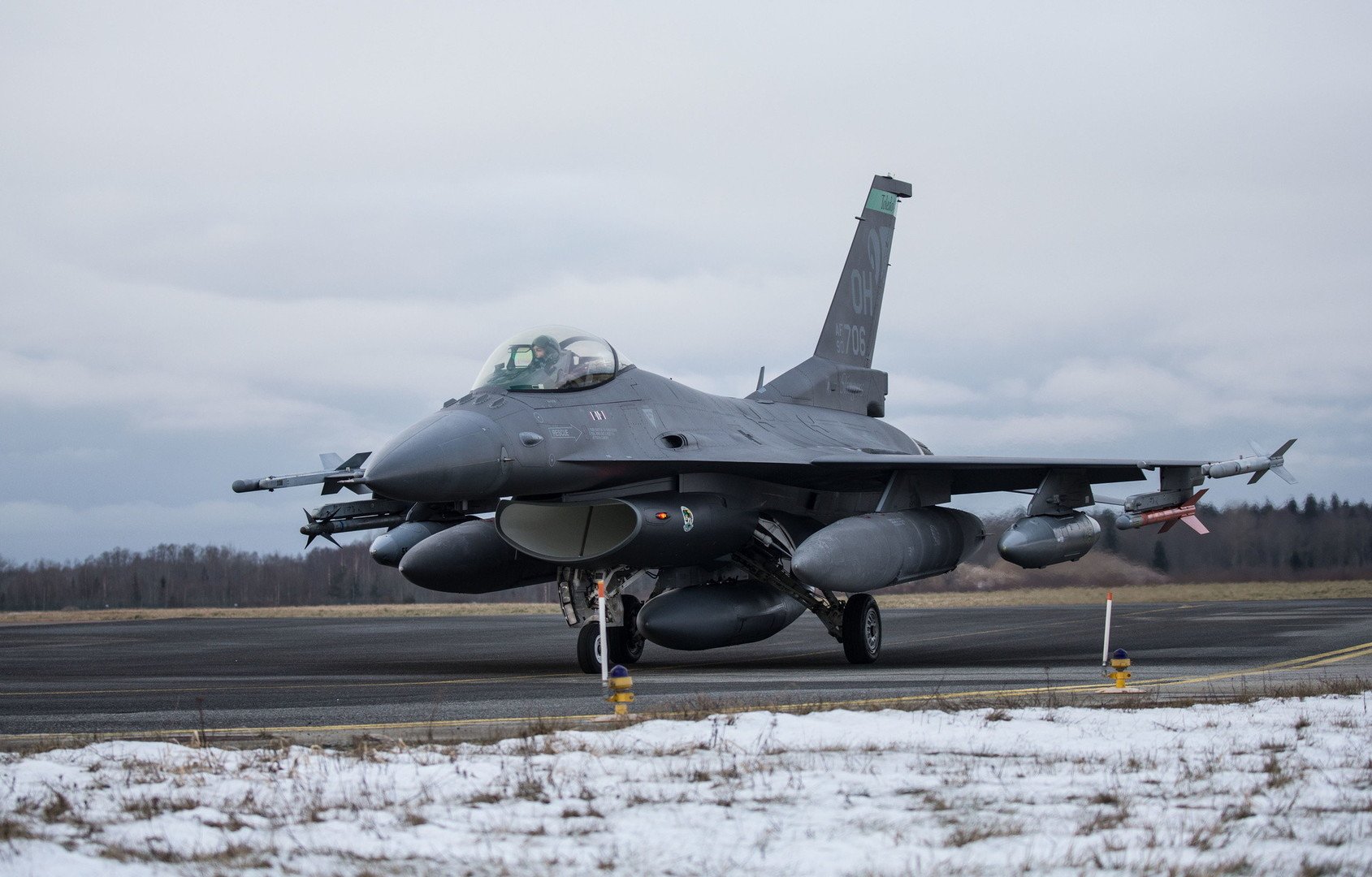 Пентагон обговорює можливість передачі Україні винищувачів F-16 — ЗМІ