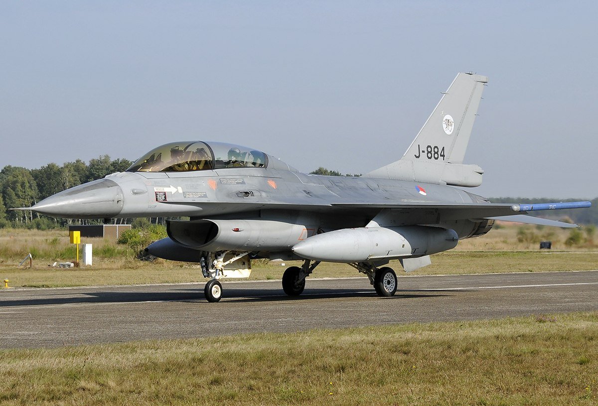 Нідерланди заявили про готовність розглянути запит України на винищувачі F-16