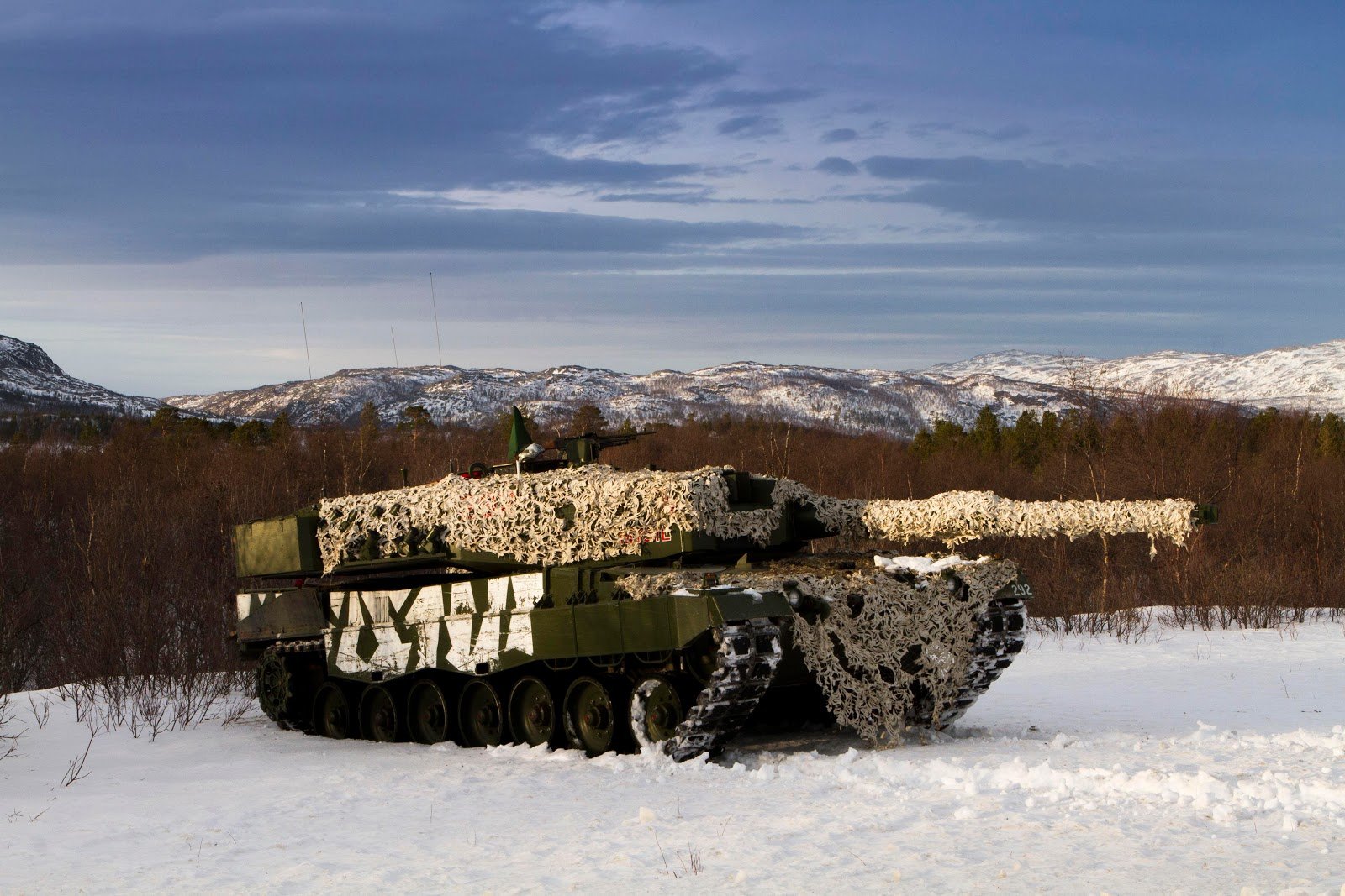 Стало відомо коли в Україну прибудуть танки з Норвегії