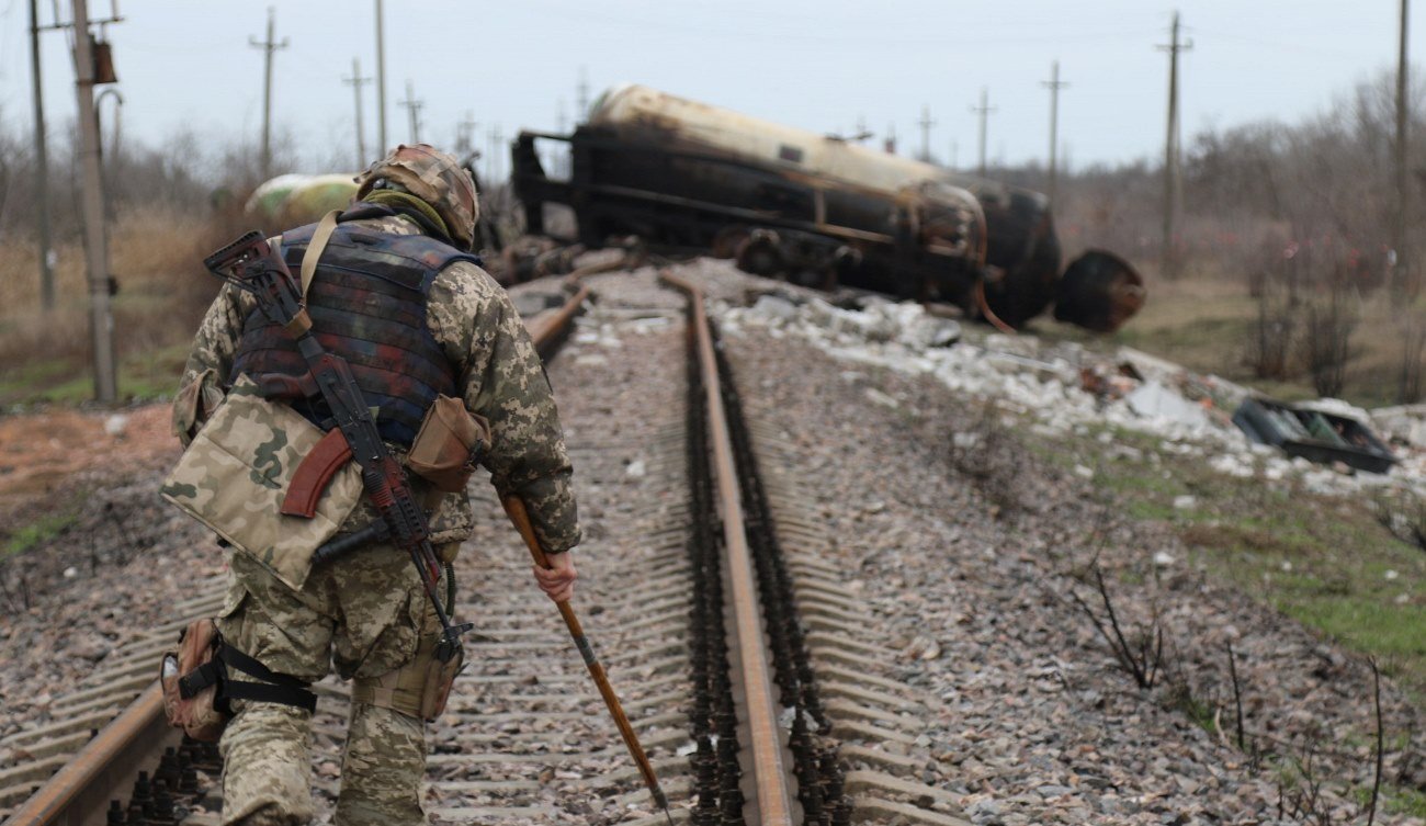 На півдні України ДССТ відновлює зруйновані залізничні колії