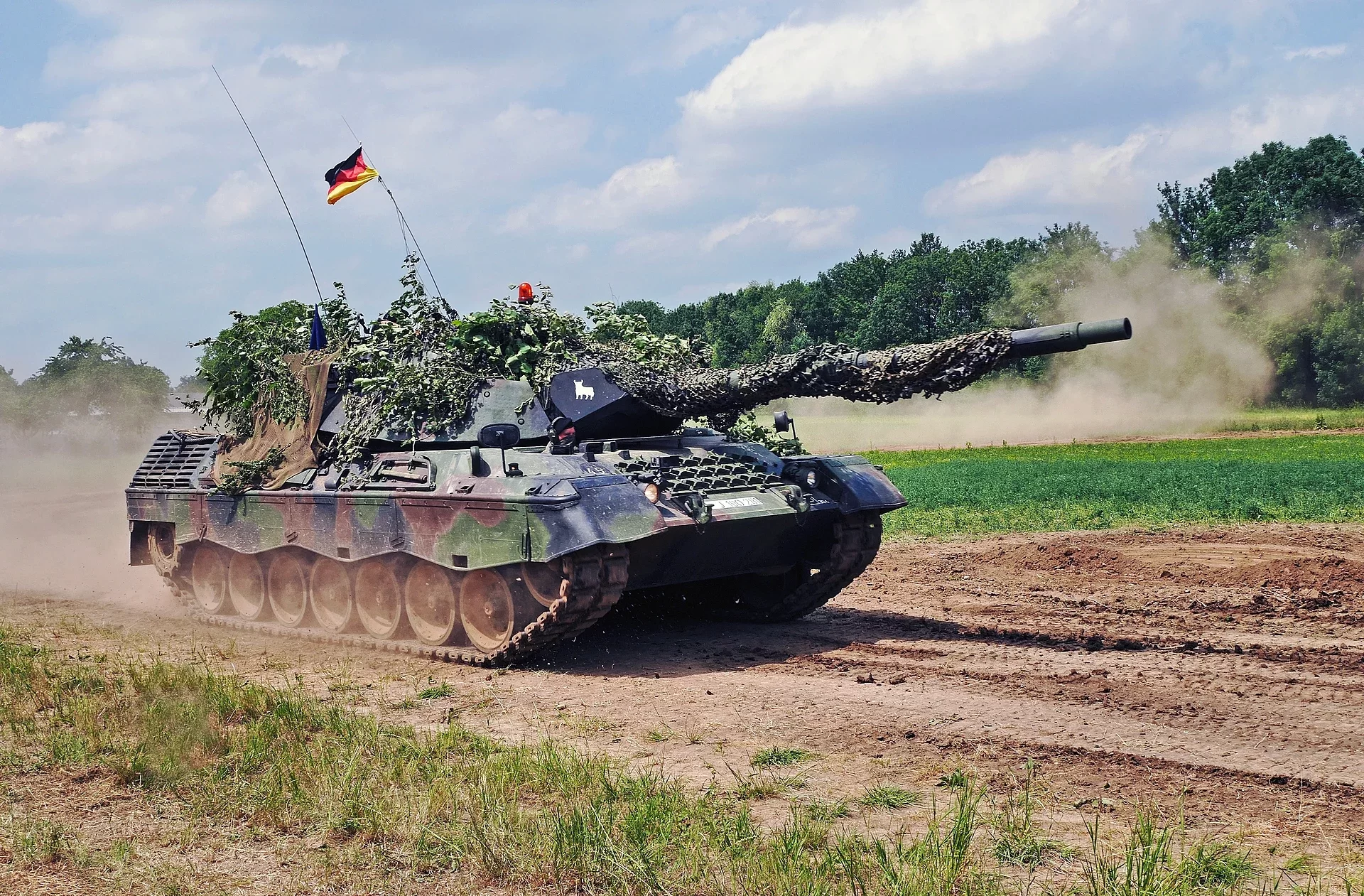 Уряд Німеччини планує дозволити передачу Україні танків Leopard 1 — ЗМІ