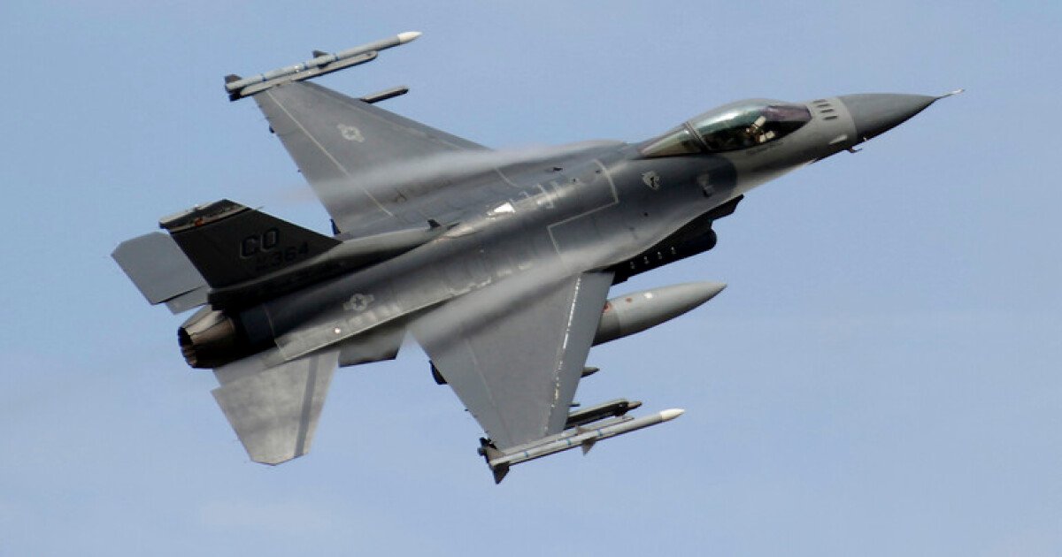 Українські військові зможуть опанувати F-16 за кілька місяців — британський аналітик