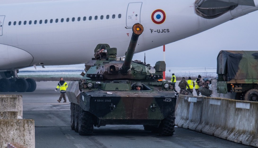 Франція відправила в Україну перші AMX-10RC