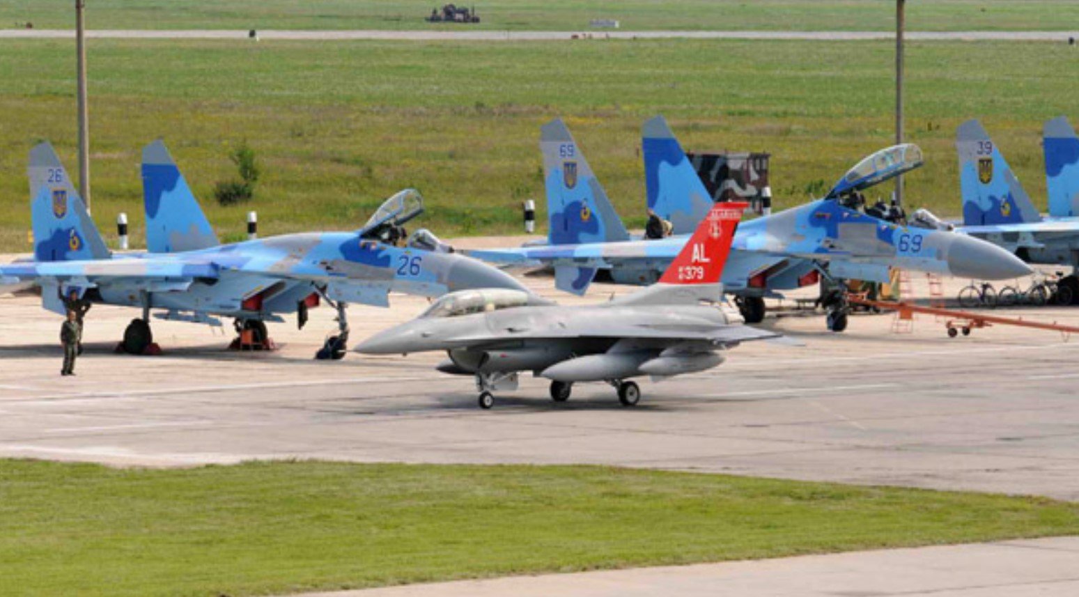 Конгресмени США закликали надати Україні F-16