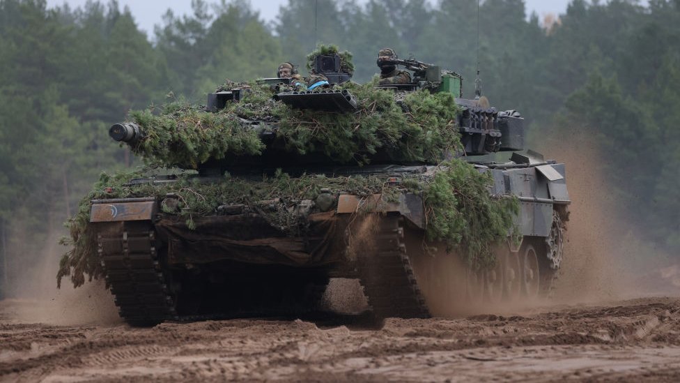 Перші такни Leopard 2, передані Польщею, вже в Україні
