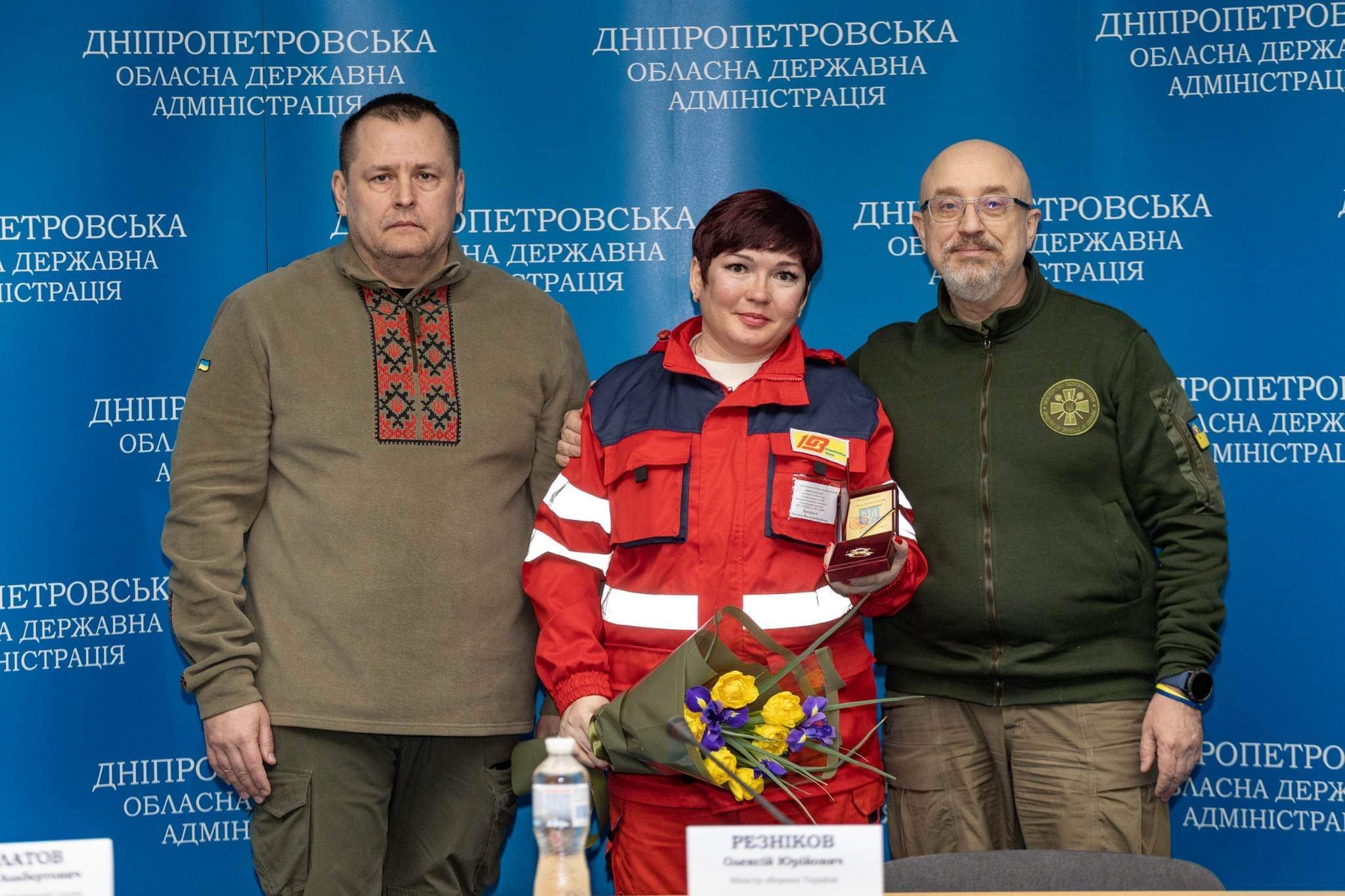 Реліз - У Дніпрі міністр оборони Резніков нагородив лікарів і комунальників міста