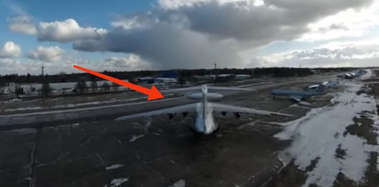 З’явилося відео польоту дрона над російським літаком А-50У в Білорусі