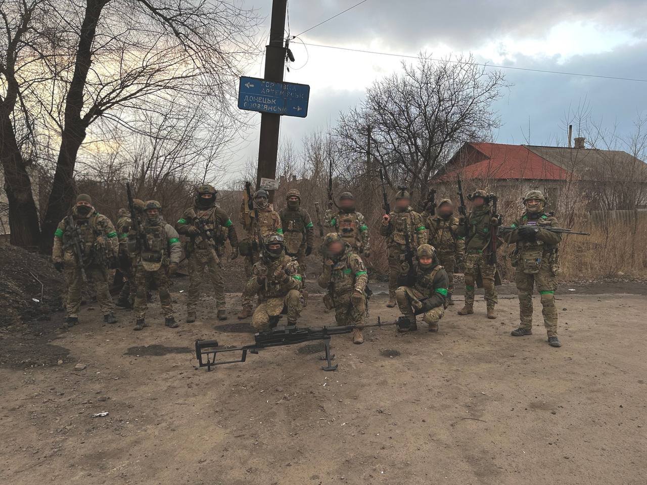 Воїни чеченського батальйону імені Джохара Дудаєва працюють по російським окупантам з трофейного кулемета. ВІДЕО