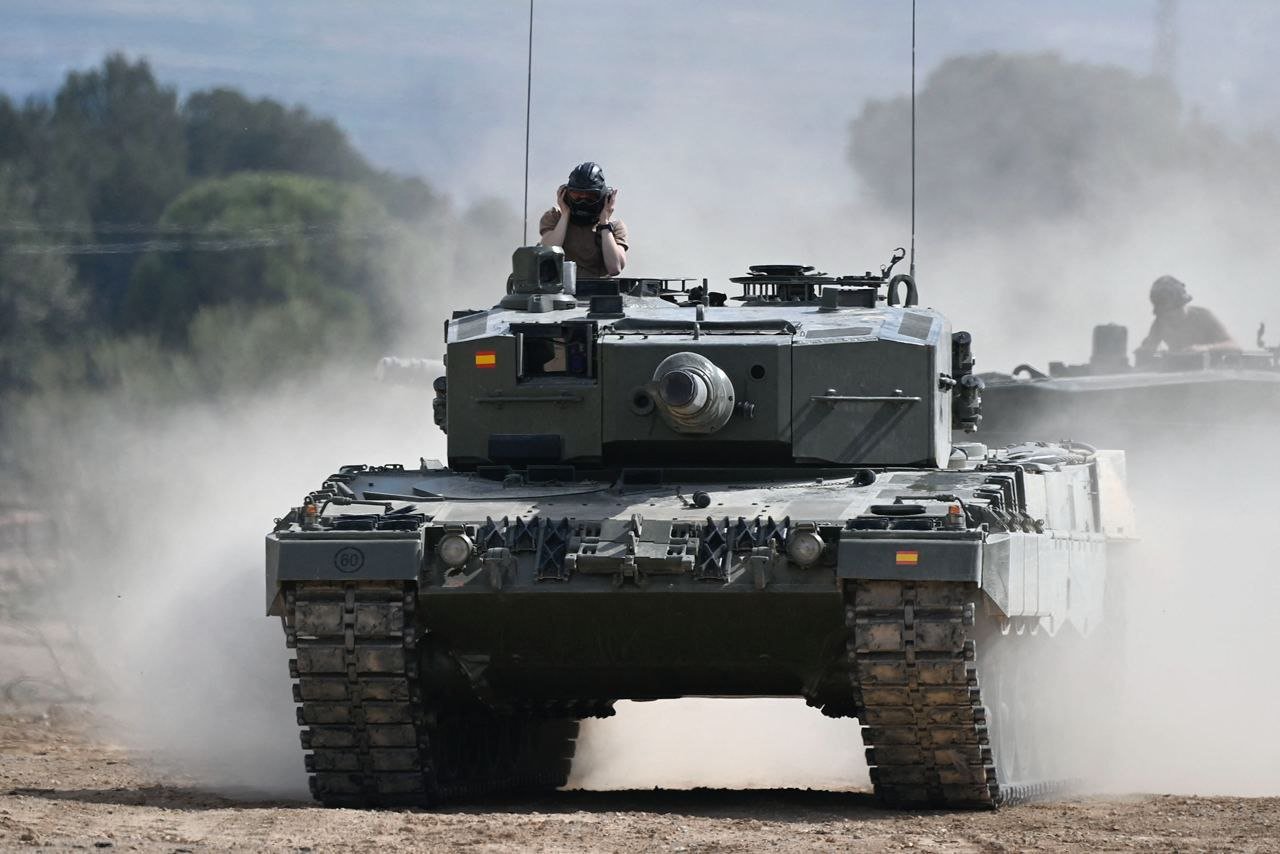 Перші українські екіпажі завершили навчання на танках Leopard 2 в Іспанії