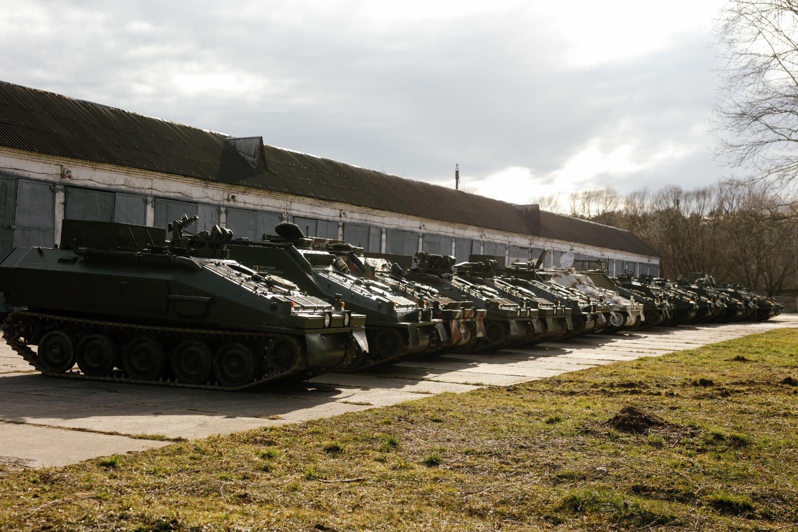 Українські благодійники доставили до України 62 бронемашини