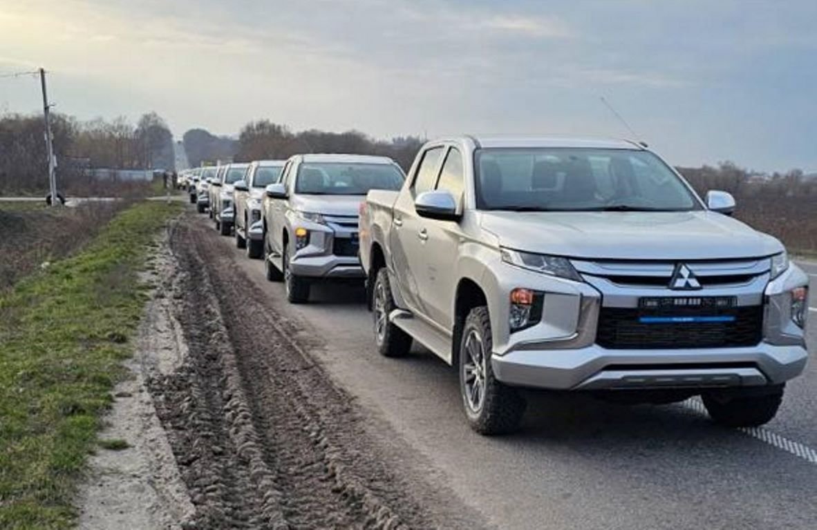 Воїни «Добровольчого Українського Корпусу» отримали нові автомобілі
