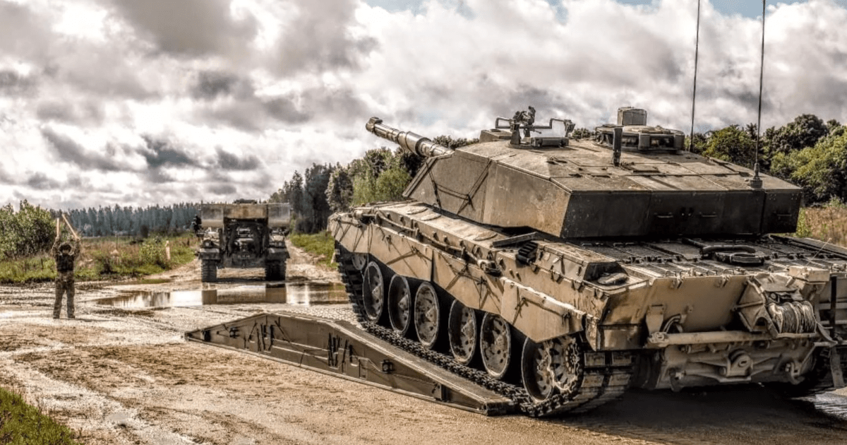 Українські танкісти завершили навчання на британські танки Challenger 2