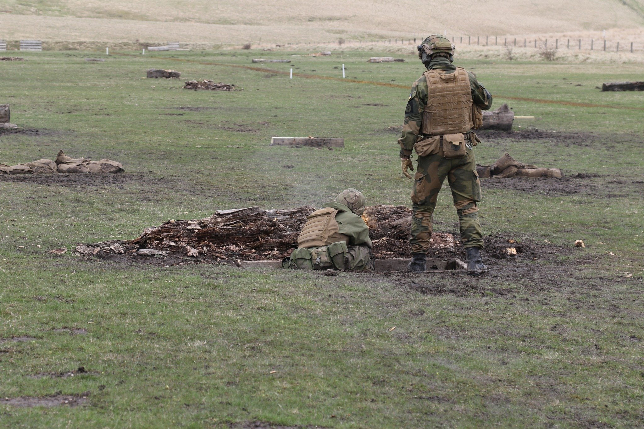 Норвезькі інструктори навчають українських військових вести вогонь в обороні