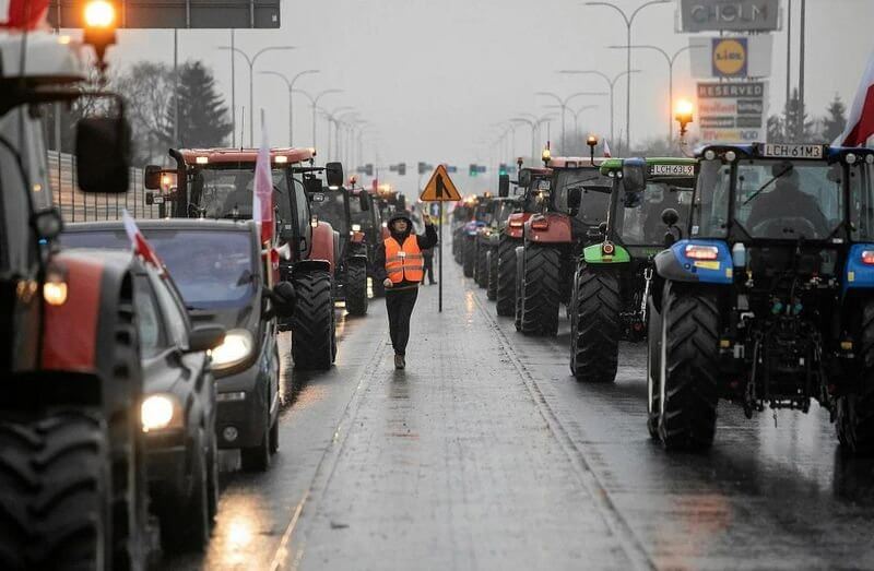 Повна блокада пунктів пропуску на кордоні — польські фермели зробили заяву