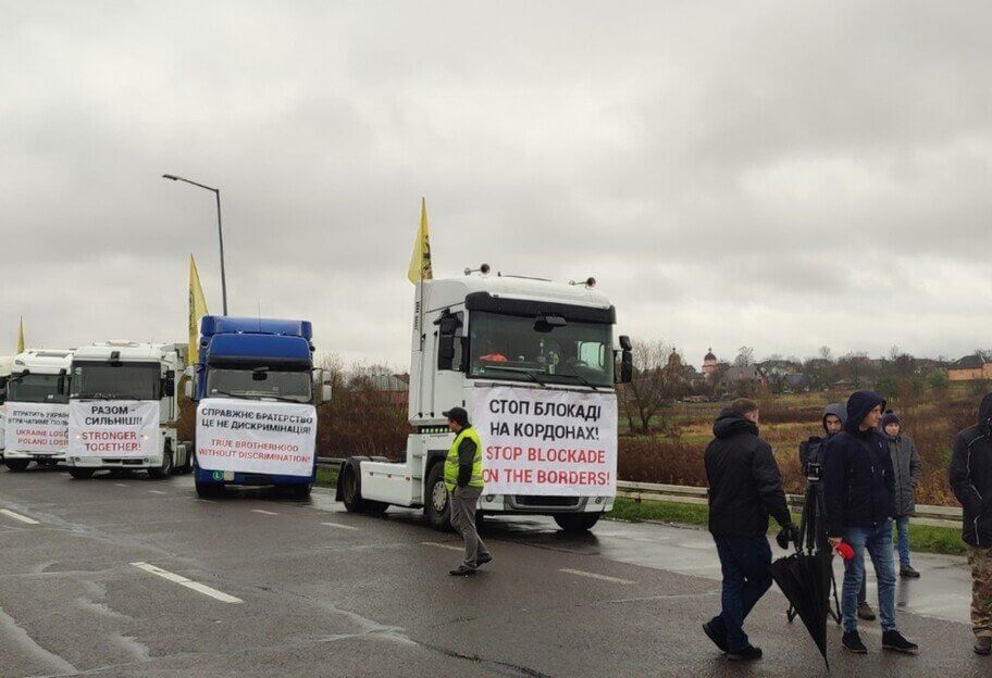 Українські перевізники планують акцію протесту у відповідь на дії польських фермерів