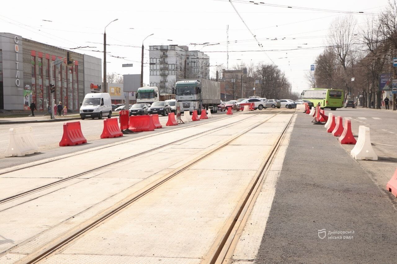 У Дніпрі завершився ремонт трамвайного переїзду на перехресті просп. Богдана Хмельницького та вул. Незалежності