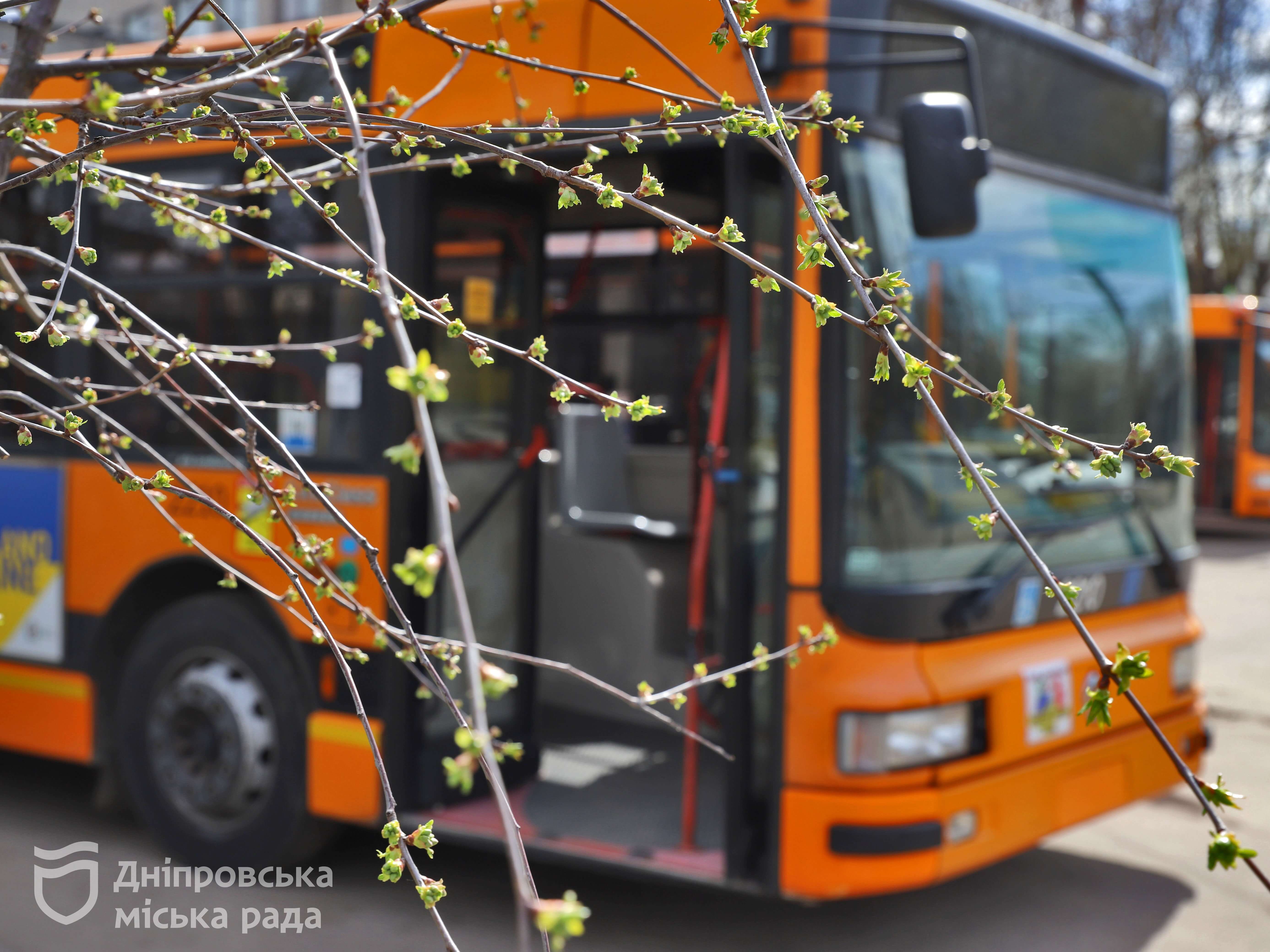 Для різних галузей міського господарства: до Дніпра прибула партія автобусів з Мілана